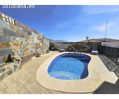 Villa Exótica: Un Refugio Moderno con Vistas Sublimes en Nerja