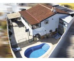 Villa Exótica: Un Refugio Moderno con Vistas Sublimes en Nerja
