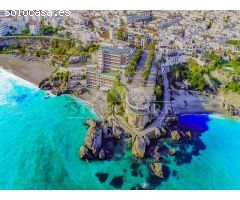 Villa Exótica: Un Refugio Moderno con Vistas Sublimes en Nerja