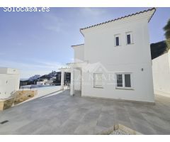 Villa con vistas al mar en Peñoncillo, Torrox Costa: ¡Descúbrela!