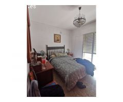 Casita Adosada en Primera Línea de Playa en Caleta de Vélez: 2 Plantas y Cerca