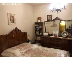 VENTA DE CASA DE PUEBLO y COCHERA EN LA ZONA CENTRO DEL CASAR 19170