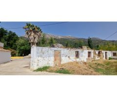 Parcela uso residencial con 319 m2 construidos en estado de ruina, en la