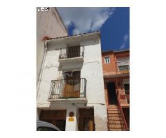 ARKIA INMOBILIARIA OFRECE CASA DE PUEBLO TOTALMENTE PARA REFORMAR en TORÁS