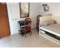 ¡¡ CASA CERCA DE LA PLAZA SAN LUCAS CON POSIBILIDAD DE GARAJE !!
