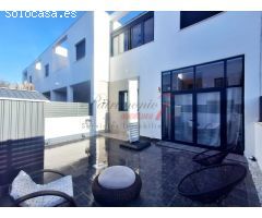 ¡¡ ESPECTACULAR CHALET A ESTRENAR EN SHERRY GOLF CON AMPLIOS PATIOS !!