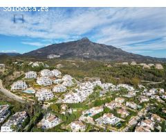 Único ático dúplex reformado en Aloha Royal, Los Naranjos, Valle del Golf,