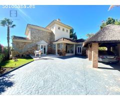 Villa de lujo con vistas panorámicas al mar en Elviria