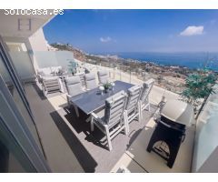 Lujoso ático dúplex orientado al sur con vistas panorámicas al mar en