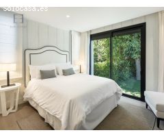 Lujosa villa en Nueva Andalucía con vistas en primera línea de golf