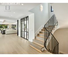 Lujosa villa en Nueva Andalucía con vistas en primera línea de golf