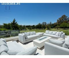 Lujosa villa en Nueva Andalucía con vistas en primera línea de golf