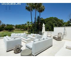 Lujosa villa en Nueva Andalucía con vistas en primera línea de golf