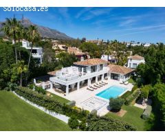 Lujosa villa en Nueva Andalucía con vistas en primera línea de golf