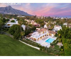 Lujosa villa en Nueva Andalucía con vistas en primera línea de golf