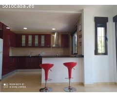 ESTUPENDO CHALET QUE CONSTA DE TRES DORMITORIOS, DOS SALONES, DOS BAÑOS, COCINA,