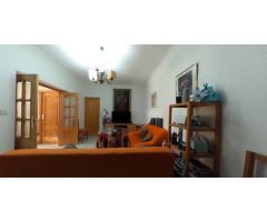 VIVIENDA EN TOTANA QUE CONSTA DE CINCO DORMITORIOS, DOS BAÑOS, SALÓN, COCINA,
