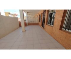 Excelente PLANTA BAJA , 190m. de parcela en Los Nietos, 2ª linea , 3 dorm. 2