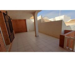 Excelente PLANTA BAJA , 190m. de parcela en Los Nietos, 2ª linea , 3 dorm. 2