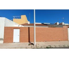 Excelente PLANTA BAJA , 190m. de parcela en Los Nietos, 2ª linea , 3 dorm. 2