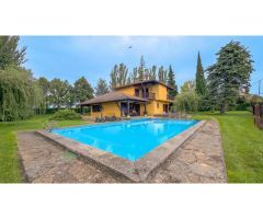 Exclusivo chalet unifamiliar con piscina en Lumbier - Un oasis de tranquilidad