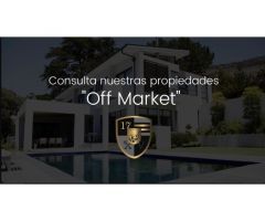 Chalet independiente Gorraiz de 750m2. Con vistas al golf. Piscina