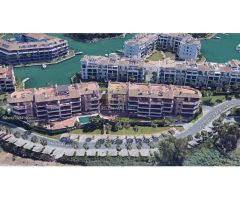 INCREÍBLE PLANTA BAJA CON AMPLIA TERRAZA EN LA MARINA DE SOTOGRANDE.