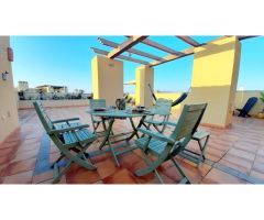 PRECIOSO ÁTICO DE 3 DORMITORIOS CON AMPLIA TERRAZA EN LA MARINA DE SOTOGRANDE.