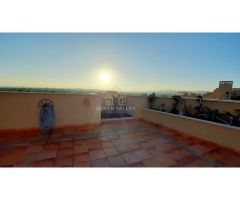PRECIOSO ÁTICO DE 3 DORMITORIOS CON AMPLIA TERRAZA EN LA MARINA DE SOTOGRANDE.
