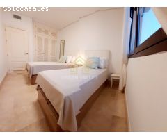 PRECIOSO ÁTICO DE 3 DORMITORIOS CON AMPLIA TERRAZA EN LA MARINA DE SOTOGRANDE.