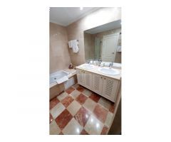PRECIOSO ÁTICO DE 3 DORMITORIOS CON AMPLIA TERRAZA EN LA MARINA DE SOTOGRANDE.