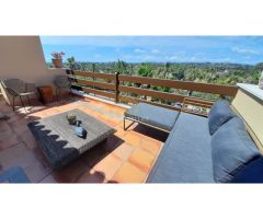 PRECIOSO ÁTICO DE 3 DORMITORIOS CON AMPLIA TERRAZA EN LA MARINA DE SOTOGRANDE.