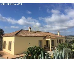 VILLA DE 5 DORMITORIOS CON PARCELA DE 170000 METROS, CERCA DE SOTOGRANDE
