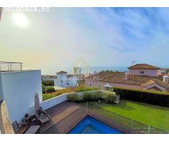 MODERNA VILLA EN TORREGUADIARO CON FABULOSAS VISTAS AL MAR, PISCINA Y 5