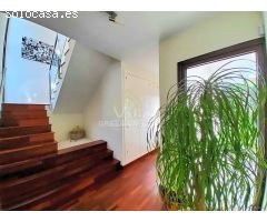 MODERNA VILLA EN TORREGUADIARO CON FABULOSAS VISTAS AL MAR, PISCINA Y 5