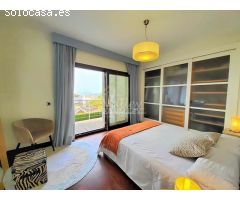 MODERNA VILLA EN TORREGUADIARO CON FABULOSAS VISTAS AL MAR, PISCINA Y 5