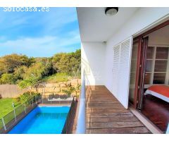 MODERNA VILLA EN TORREGUADIARO CON FABULOSAS VISTAS AL MAR, PISCINA Y 5