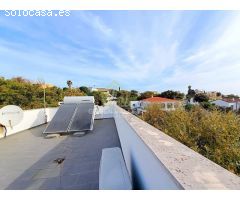MODERNA VILLA EN TORREGUADIARO CON FABULOSAS VISTAS AL MAR, PISCINA Y 5