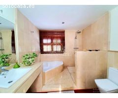 MODERNA VILLA EN TORREGUADIARO CON FABULOSAS VISTAS AL MAR, PISCINA Y 5