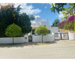 PRECIOSA Y AMPLIA VILLA SITUADA EN CALLE BOLIVAR , SOTOGRANDE !!