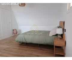 ÁTICO TOTALMENTE REFORMADO Y AMUEBLADO CON GRAN TERRAZA E IMPRESIONANTES VISTAS