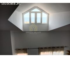 ÁTICO TOTALMENTE REFORMADO Y AMUEBLADO CON GRAN TERRAZA E IMPRESIONANTES VISTAS