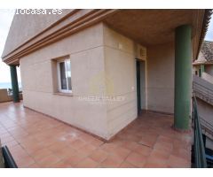 ÁTICO TOTALMENTE REFORMADO Y AMUEBLADO CON GRAN TERRAZA E IMPRESIONANTES VISTAS