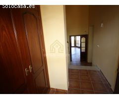 IMPRESIONANTE CHALET DE 5 HABITACIONES Y 3 BAÑOS, CON VISTAS AL MAR, EN