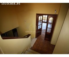 IMPRESIONANTE CHALET DE 5 HABITACIONES Y 3 BAÑOS, CON VISTAS AL MAR, EN
