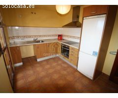 IMPRESIONANTE CHALET DE 5 HABITACIONES Y 3 BAÑOS, CON VISTAS AL MAR, EN