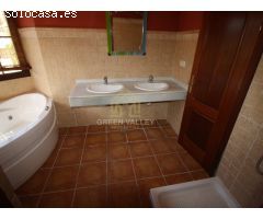 IMPRESIONANTE CHALET DE 5 HABITACIONES Y 3 BAÑOS, CON VISTAS AL MAR, EN