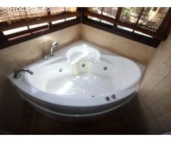 IMPRESIONANTE CHALET DE 5 HABITACIONES Y 3 BAÑOS, CON VISTAS AL MAR, EN