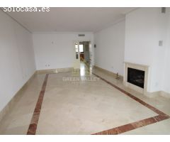INCREÍBLE APARTAMENTO CON AMPLIA TERRAZA EN LA MARINA DE SOTOGRANDE.
