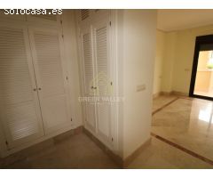 INCREÍBLE APARTAMENTO CON AMPLIA TERRAZA EN LA MARINA DE SOTOGRANDE.